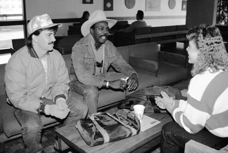 1988 Hoke Hall, Lounge 02