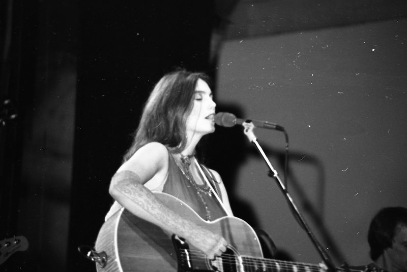 1982 Concert, Emmylou Harris 07