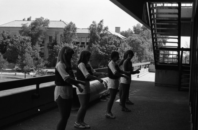 1981 Cheerleaders Practice 01