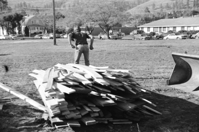 1987 Homecoming Bonfire Set-up 01