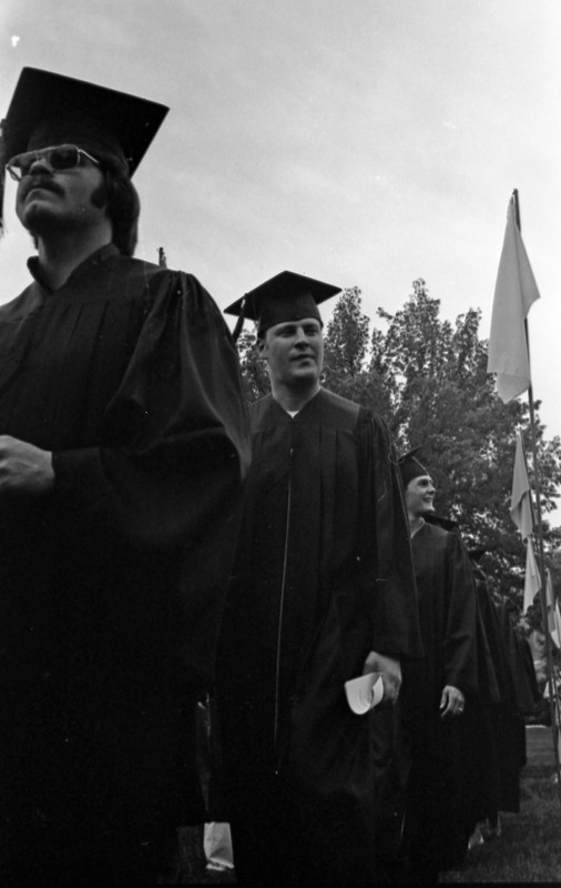 1977 Graduation, Graduates Walk 05