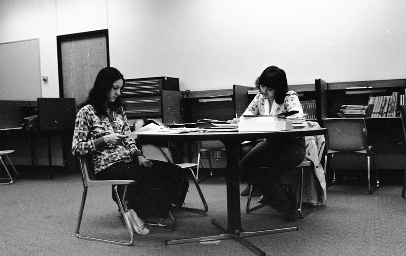 1975 Languages, Bilingual Studies 14