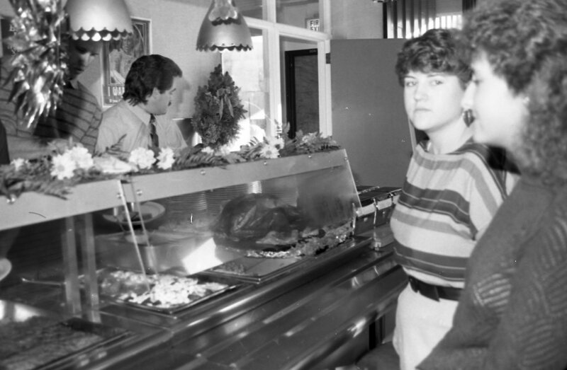 1984 Students Serve Thanksgiving Dinner for Senior Citizens 22