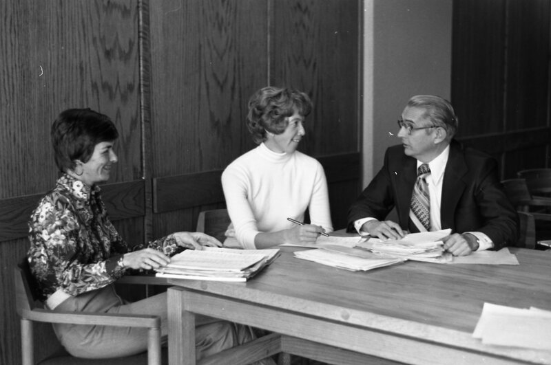 1976 Employees, Mini-College Meeting 02