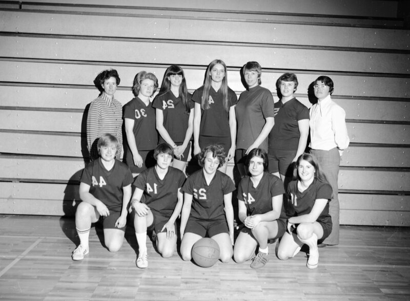 1972 Women's Basketball Team 03