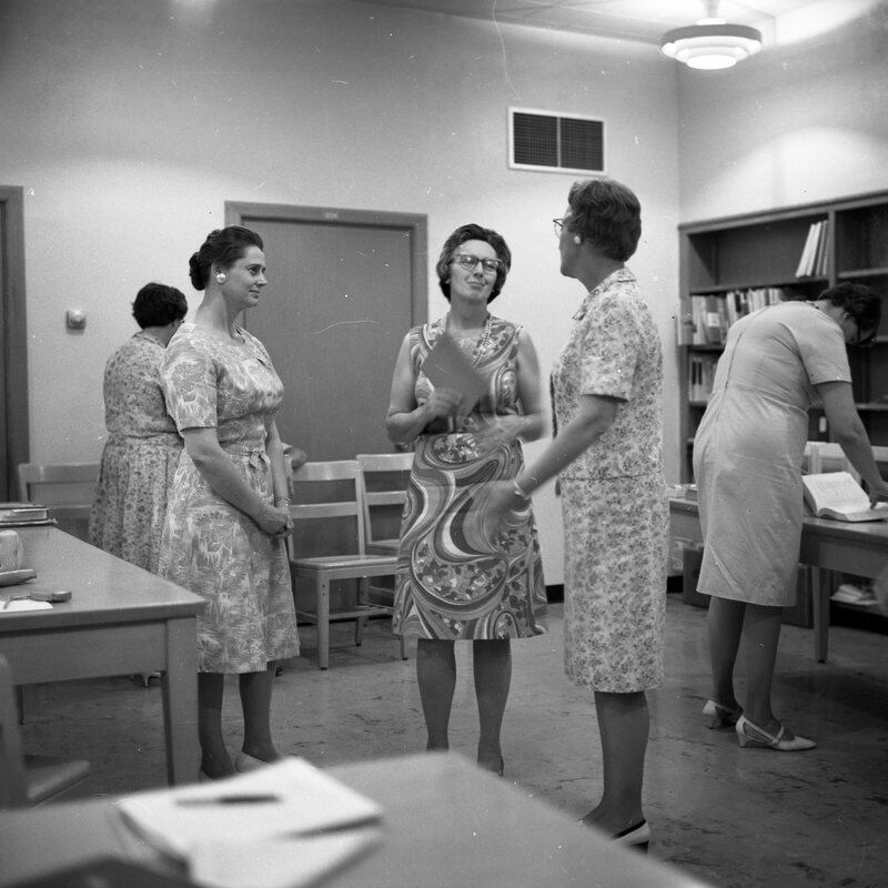 1968 Reading Institute, Library 02