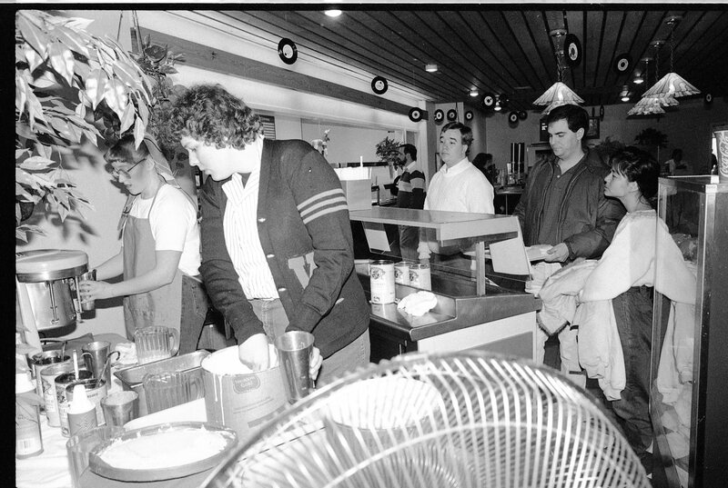 1991 Hoke Hall Cafeteria 10