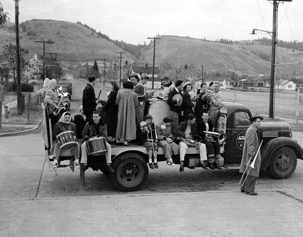 1949 Parade, Band Float
