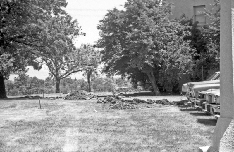 1985 Employees, Digging 02
