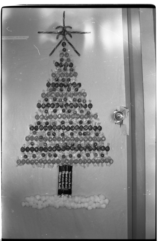 1989 Candy Christmas Tree 01