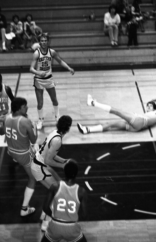 1984 Basketball Action, EOSC vs. LCSC 06