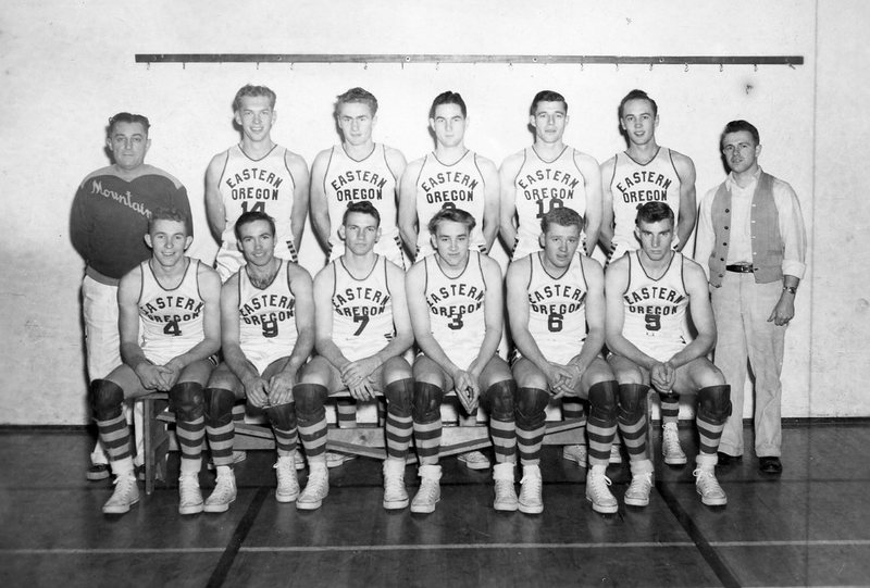 1948-49 Basketball Team 2-1