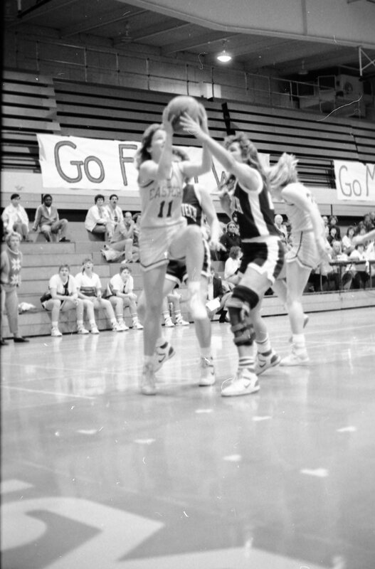 1988 Women's Basketball Action, Oregon Tech at EOSC 25