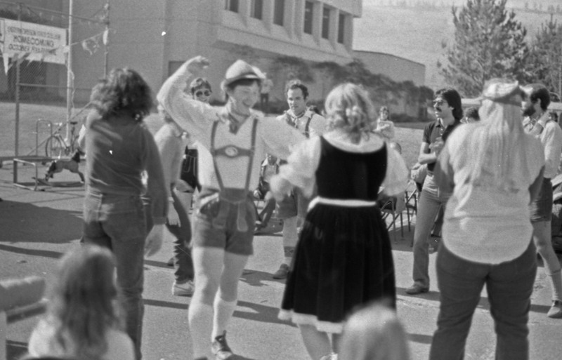 1981 October Festival, Folk Dancing 01