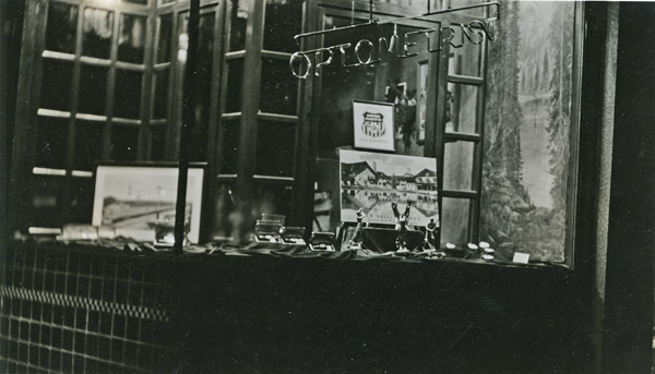 La Grande, Window Display 1