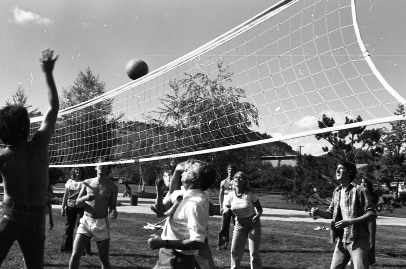 1980 New Student Week, Volleyball 06