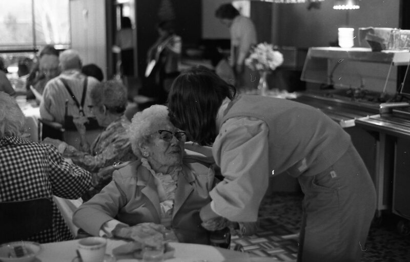 1983 Students Serve Elderly 03