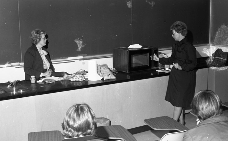 1982 Youth Energy Awareness Day, Cooking 01