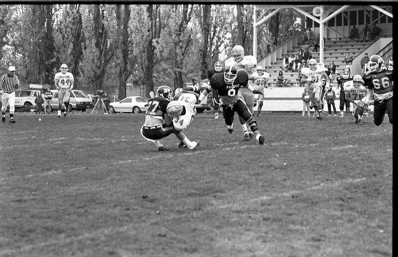 1990 Football Action, EOSC at Pacific University 02