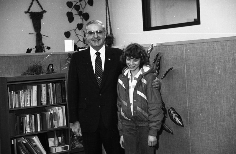 1986 Governor Governor Vic Atiyeh Honors Employee 05