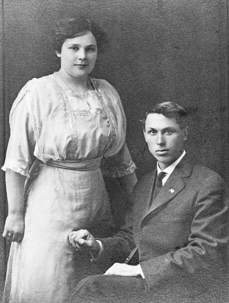 Elgin, Joe & Ida Hallgarth