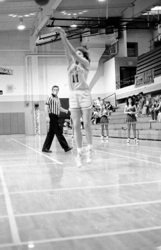 1988 Women's Basketball Action, Oregon Tech at EOSC 10