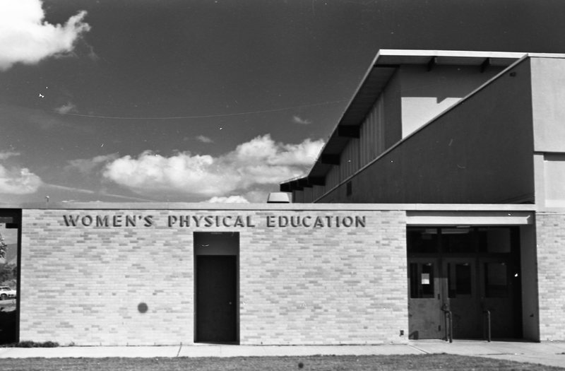 1977 Quinn Coliseum Entrance 01