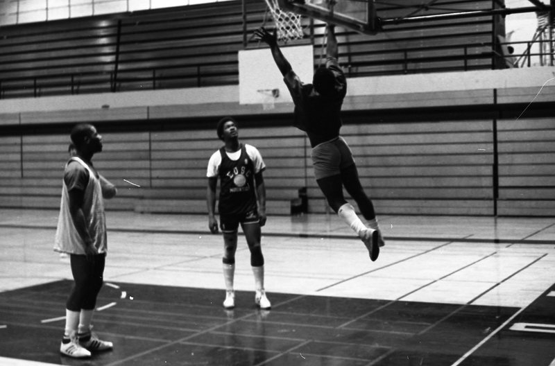 1981 Men's Basketball Practice 02