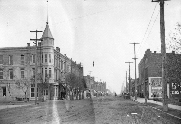 La Grande, Street Scene 48