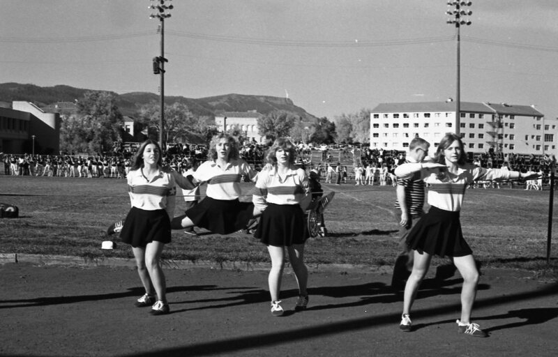 1977 Cheerleaders 11