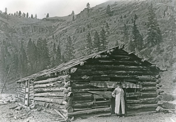 Minam, Cabin