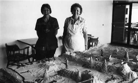 1985 Chancellor Visit, Cake 01