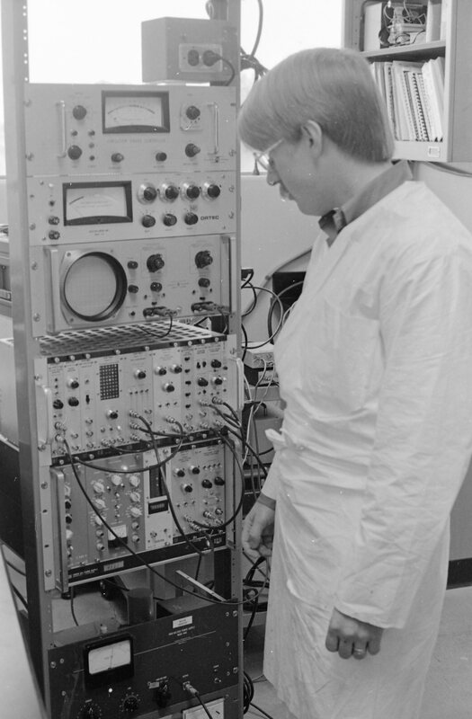 1975 Science, Physics Student 09