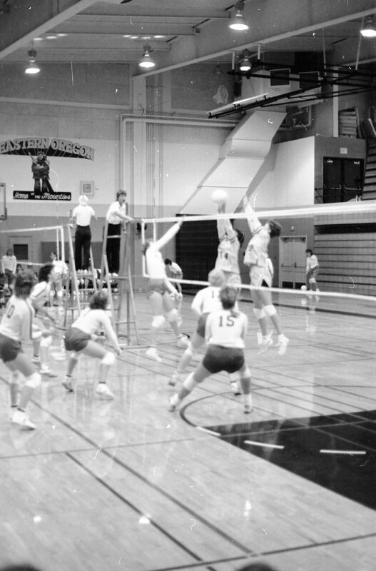 1985 Volleyball Action 23