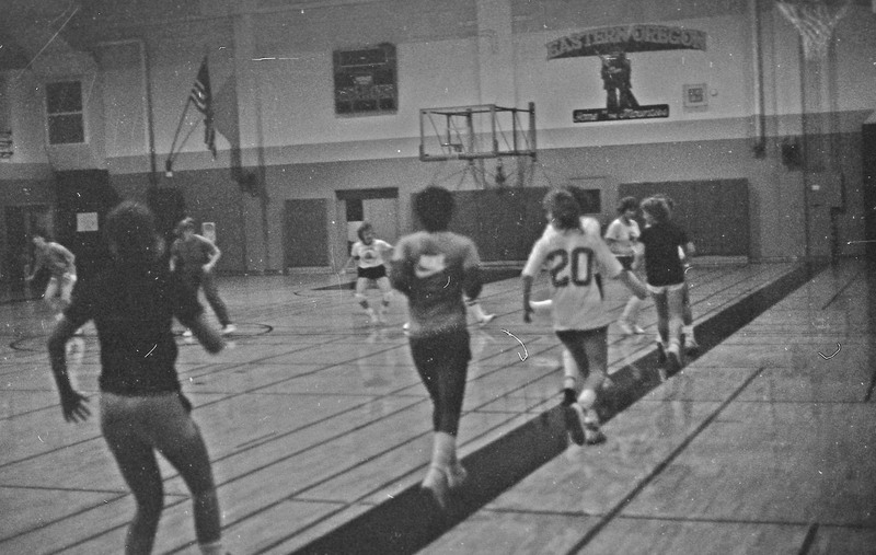 1985 Women's Basketball Practice 04