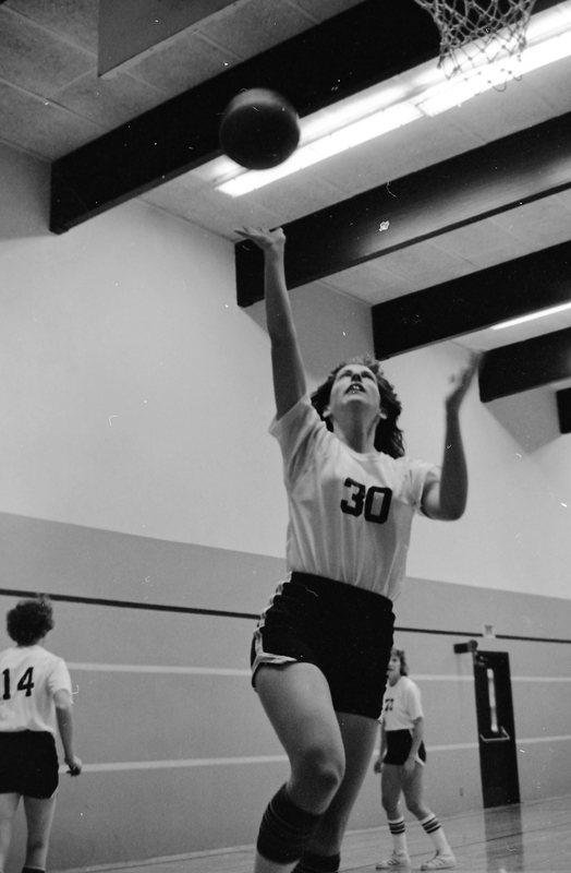 1980 Women's Basketball Action 06