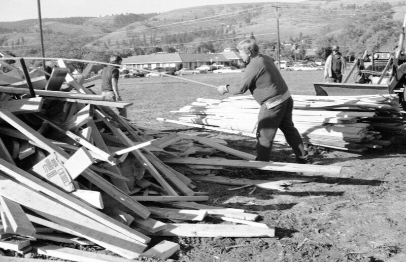 1987 Homecoming Bonfire Set-up 02
