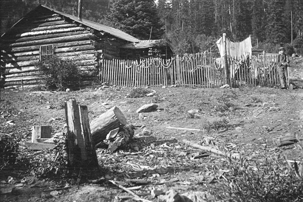 Starkey, Log House