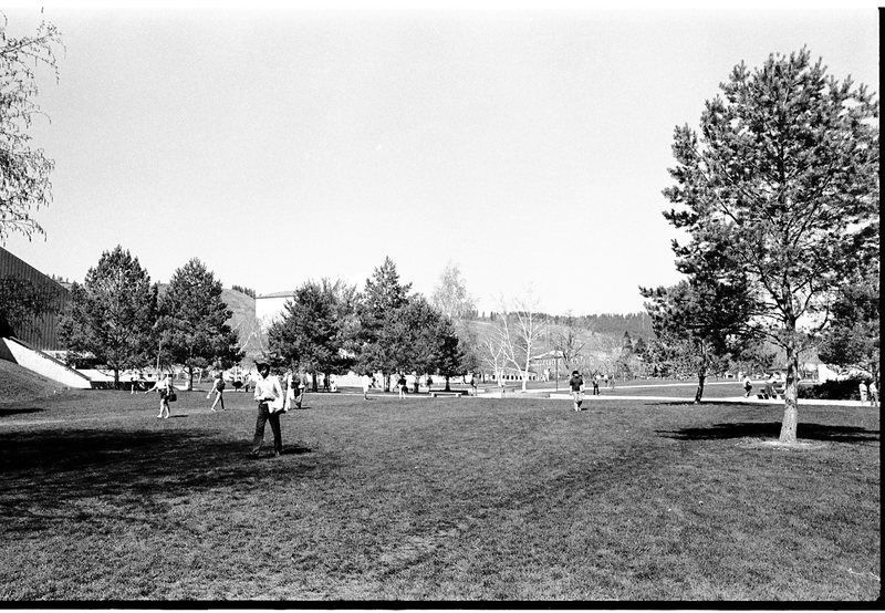 1991 Students, Walking 01