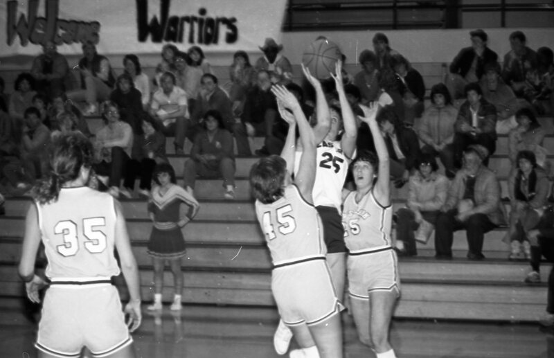 1985 Women's Basketball Action, EOSC vs. LCSC 06
