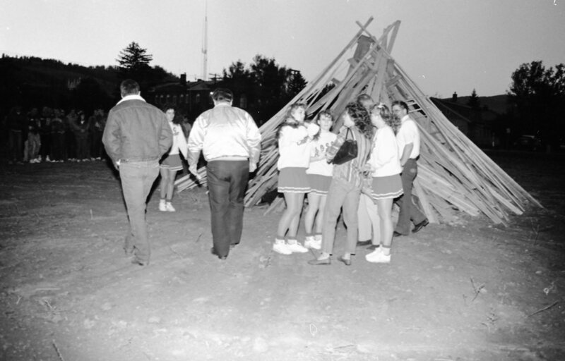 1987 Homecoming Bonfire 09