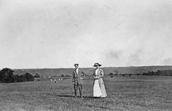 Reuter, Couple in Field
