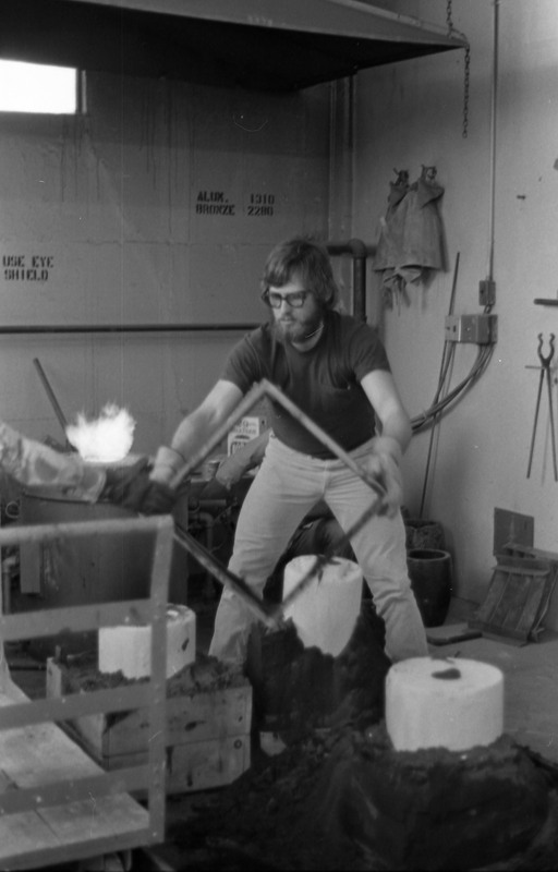 1977 Sculpture Class, Casting 04