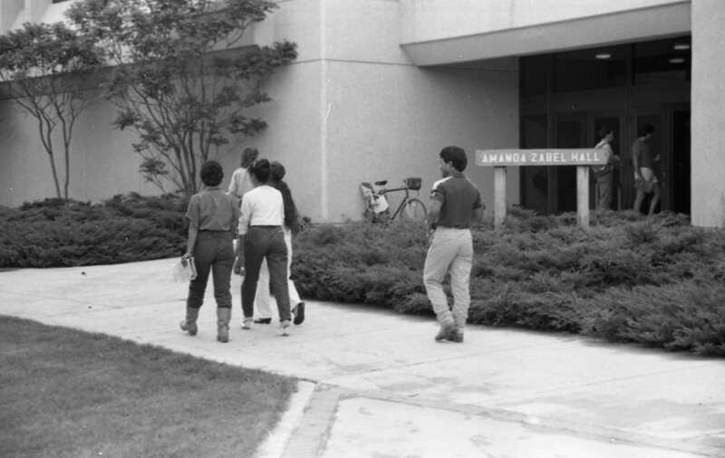 1985 Students, June Outdoor Candid Shots 03