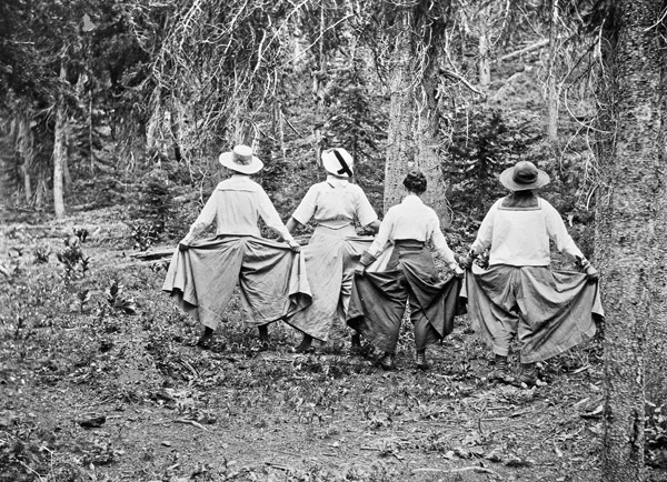 Women in Culottes