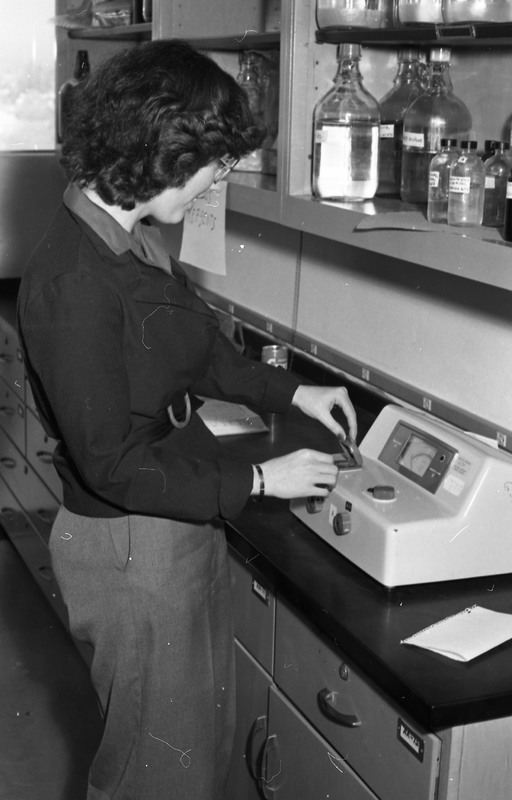 1980 Science, Chemistry Lab 04