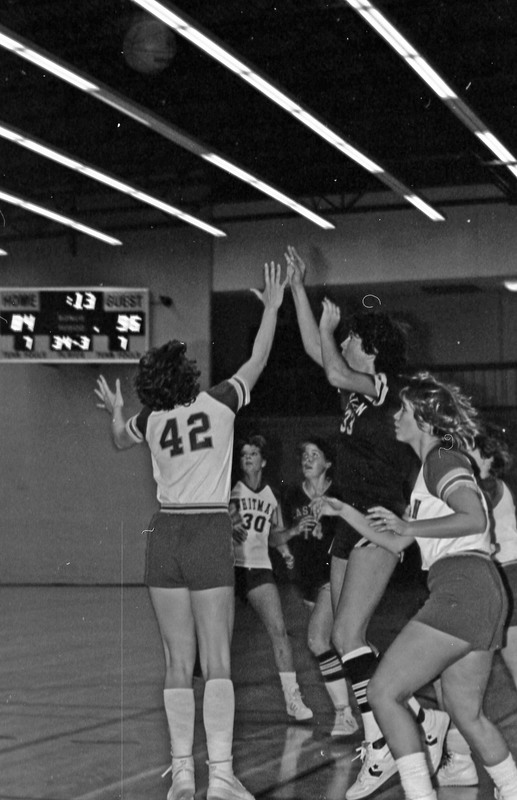1984 Women's Basketball Action, EOSC vs. Whitman 04