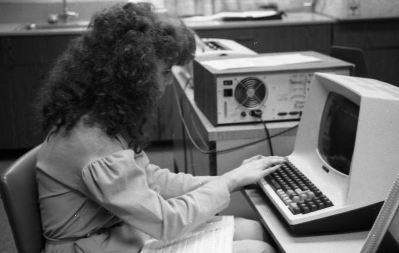 1985 June, Student Computing 01
