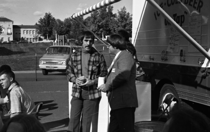1982 October Folk Festival, Beer Garden 03