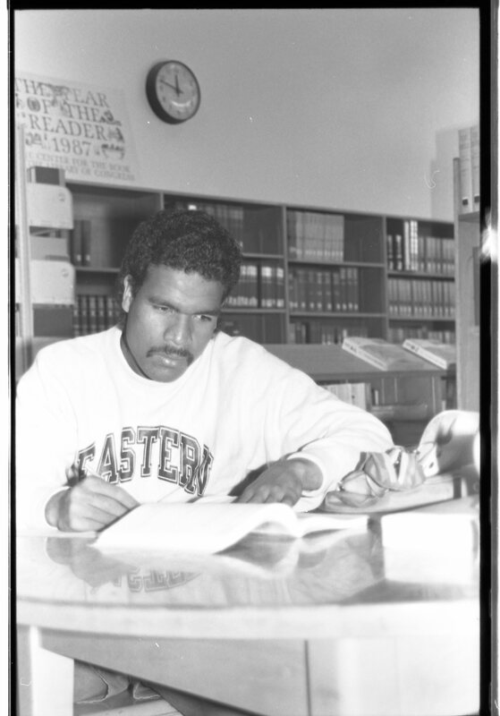 1989 Walter M. Pierce Library, Usage 04